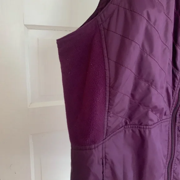 Lightweight Columbia Vest - Picture 6 of 9